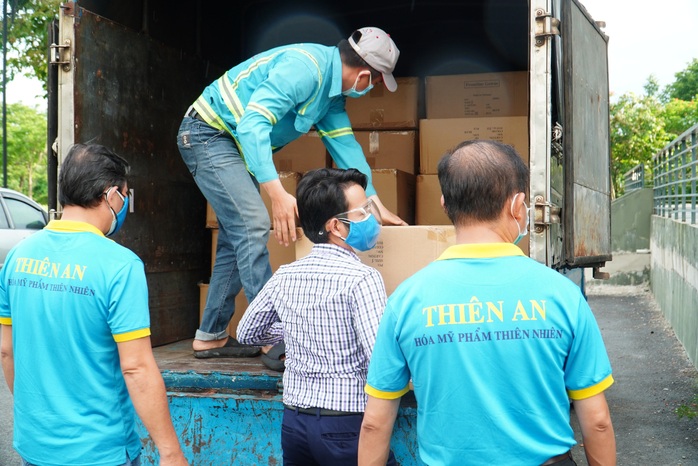 Gặp những chiến binh áo trắng thầm lặng chống dịch - Ảnh 5.