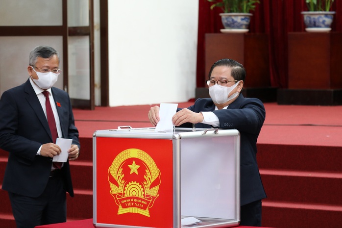 Ông Trần Việt Trường tái đắc cử Chủ tịch UBND TP Cần Thơ - Ảnh 2.