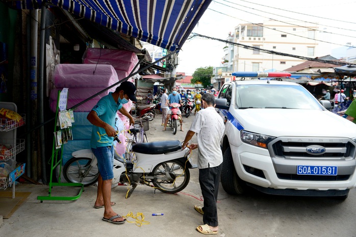 Chợ tự phát: Dẹp được, nếu quyết tâm - Ảnh 1.