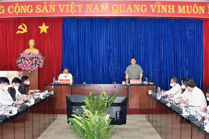 Thủ tướng Phạm Minh Chính: Bình Dương vừa đảm bảo phòng, chống dịch vừa phát triển kinh tế - Ảnh 1.