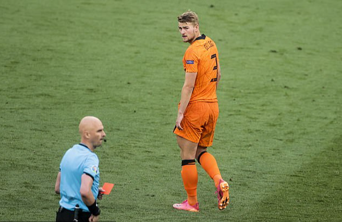 De Ligt nói về thẻ đỏ, Frank de Boer từ chối nhắc đến ghế HLV Hà Lan - Ảnh 2.