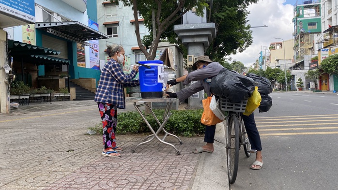 Lòng tốt đâu để khoe khoang! - Ảnh 1.