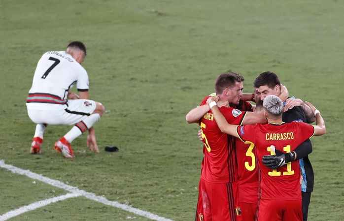 Siêu phẩm Hazard biến Bồ Đào Nha thành cựu vô địch, Bỉ vào tứ kết - Ảnh 2.