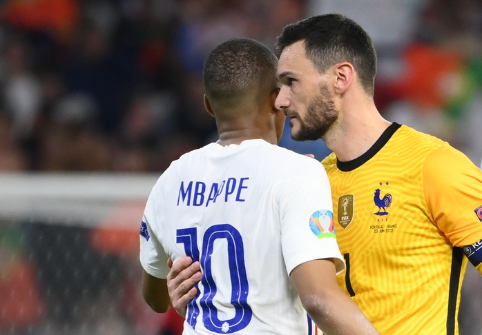 Tuyển Pháp bị loại: Kylian Mbappe không xứng đáng tiếp bước Messi, Ronaldo - Ảnh 4.