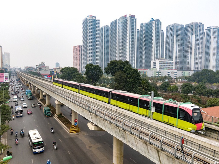 Tàu đường sắt trên cao Nhổn-ga Hà Nội chạy thử nghiệm để chuẩn bị vận hành - Ảnh 2.