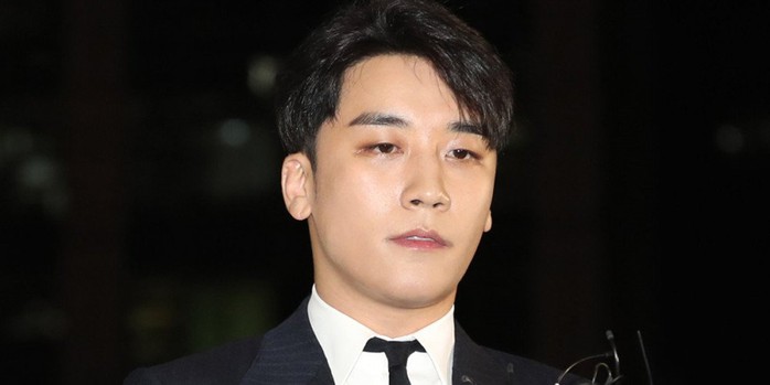 Seungri nói gì về “phòng chat đồi trụy” với Jung Joon Young? - Ảnh 1.