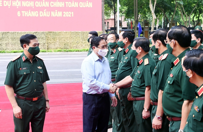 Thủ tướng: Quân đội chủ động tham mưu chiến lược, không để bị động, bất ngờ - Ảnh 1.