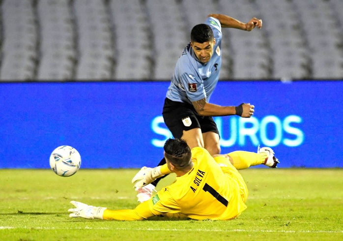 Luis Suarez v TM Antony Silva