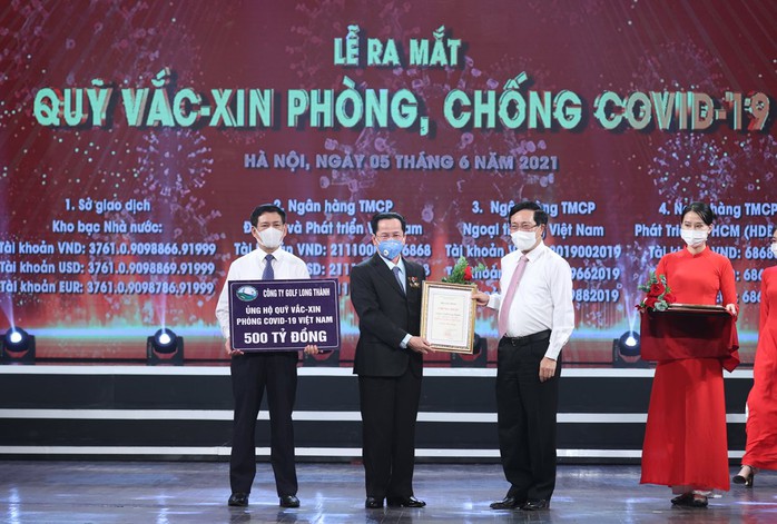 Anh hùng Lao động Lê Văn Kiểm ủng hộ 500 tỉ đồng vào Quỹ Vắc-xin phòng, chống Covid-19 - Ảnh 1. Anh hùng Lao động Lê Văn Kiểm ủng hộ 500 tỉ đồng vào Quỹ Vắc-xin phòng, chống Covid-19 - Ảnh 1.