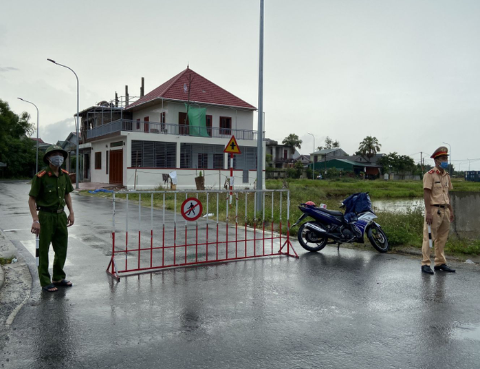 Phát hiện thêm 2 ca dương tính SARS-CoV-2 trong cộng đồng tại Hà Tĩnh - Ảnh 2.