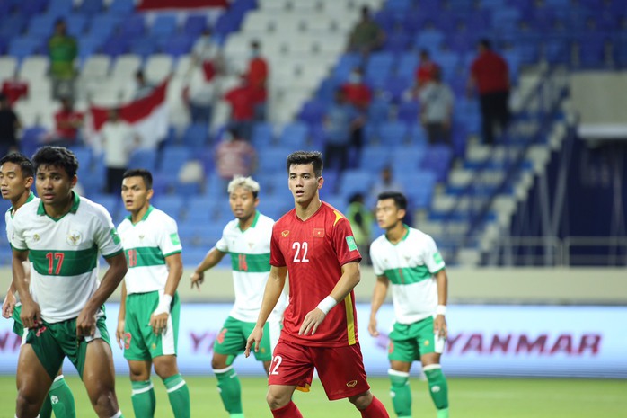 Tuyển Việt Nam đè bẹp Indonesia 4-0, vững ngôi đầu bảng G - Ảnh 4.