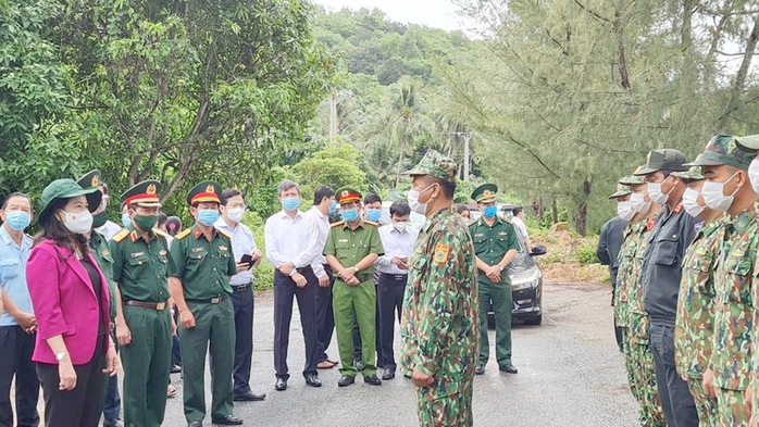 Phó Chủ tịch nước thăm và tặng quà các chiến sĩ biên phòng Kiên Giang - Ảnh 4.