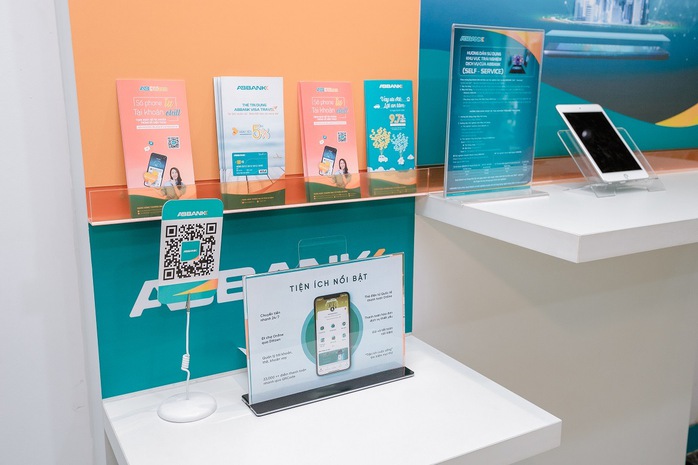 ABBANK áp dụng hệ thống nhận diện thương hiệu và không gian giao dịch mới - Ảnh 2. ABBANK áp dụng hệ thống nhận diện thương hiệu và không gian giao dịch mới - Ảnh 2.