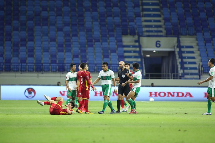 Tuyển Việt Nam đè bẹp Indonesia 4-0, vững ngôi đầu bảng G - Ảnh 8.