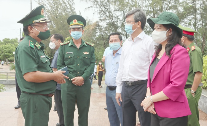 Phó Chủ tịch nước thăm và tặng quà các chiến sĩ biên phòng Kiên Giang - Ảnh 6.