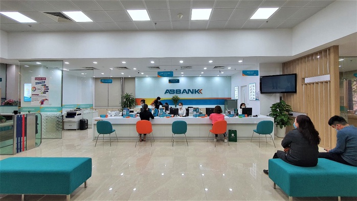 ABBANK áp dụng hệ thống nhận diện thương hiệu và không gian giao dịch mới - Ảnh 1. ABBANK áp dụng hệ thống nhận diện thương hiệu và không gian giao dịch mới - Ảnh 1.