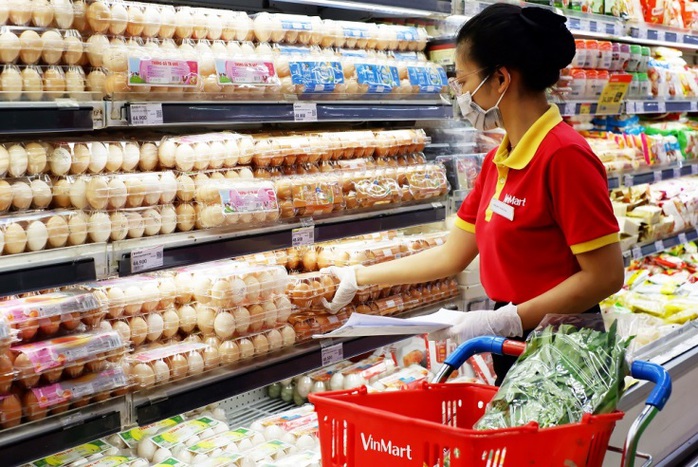 Nhân viên hệ thống bán lẻ cần được ưu tiên tiêm vắc-xin Covid-19 sớm - Ảnh 1. Nhân viên hệ thống bán lẻ cần được ưu tiên tiêm vắc-xin Covid-19 sớm - Ảnh 1.