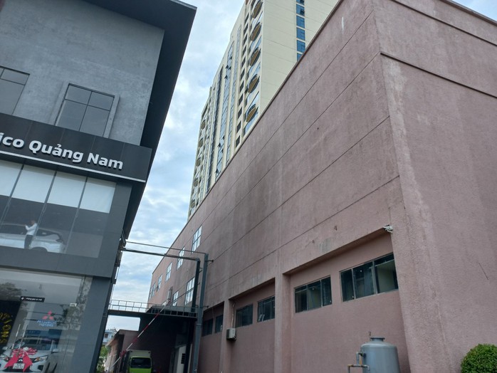 Trưởng phòng điện lực rơi từ tầng 17 khách sạn Mường Thanh có thể do tự tử - Ảnh 1.