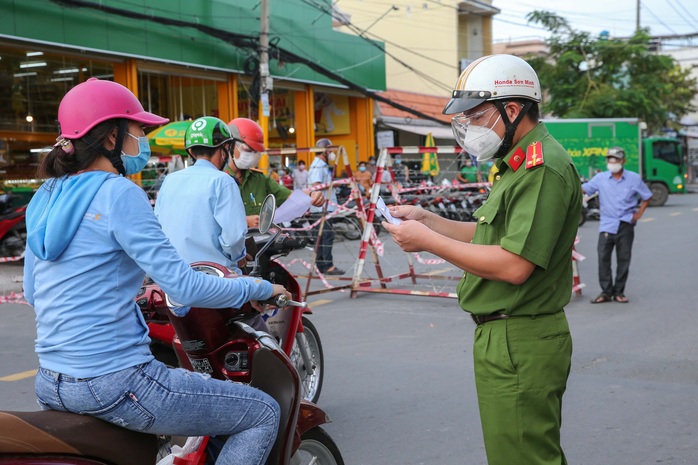 CÙNG TP HCM SỚM VƯỢT QUA ĐẠI DỊCH: Đoàn kết để sớm bình thường mới - Ảnh 1.