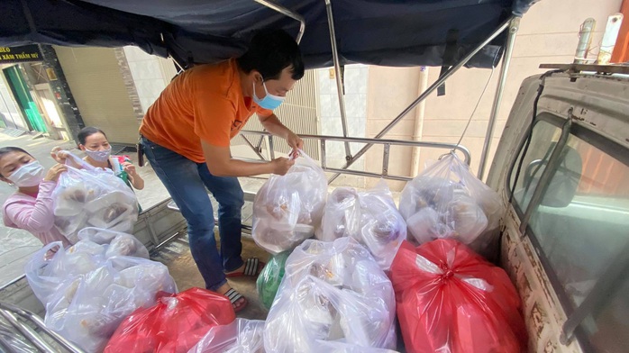 TP HCM: Điều tra 301 trường hợp nhiễm SARS-CoV-2 chưa rõ nguồn lây - Ảnh 1.