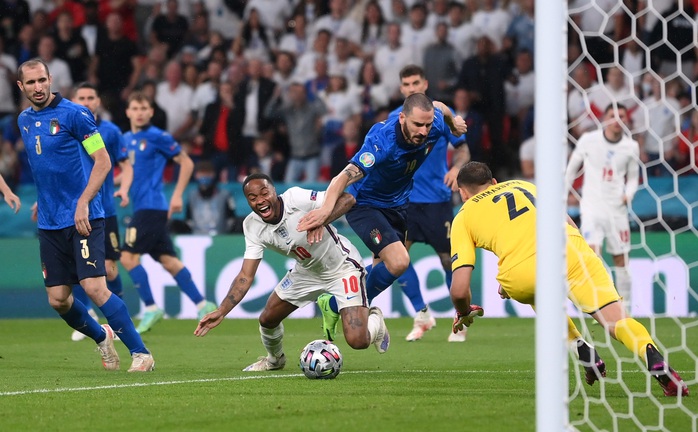 Frank Lampard bất mãn vì học trò cũ Jorginho thoát… thẻ đỏ - Ảnh 5.