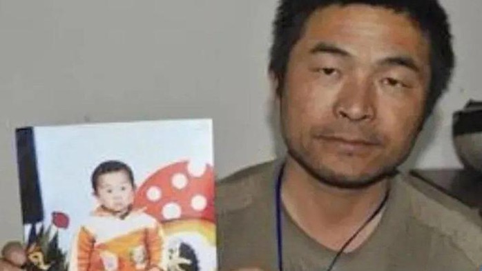 Cha lái xe máy 500.000 km tìm được con trai bị bắt cóc 24 năm - Ảnh 2.