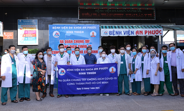 Đoàn y - bác sỹ Bình Thuận vào hỗ trợ TP HCM dập dịch Covid-19 - Ảnh 1.