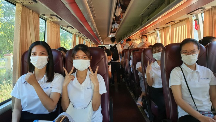 Nhân viên y tế Thừa Thiên - Huế lên đường hỗ trợ các tỉnh miền Nam chống dịch  - Ảnh 2.