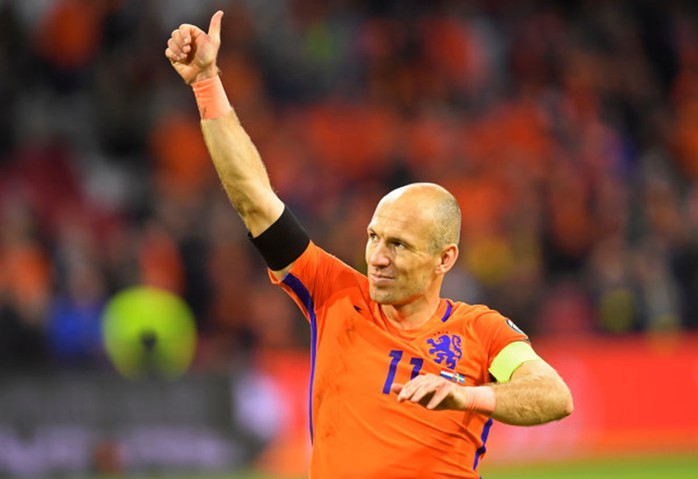 Siêu sao bóng đá Hà Lan giải nghệ ở tuổi 37 - Ảnh 1.