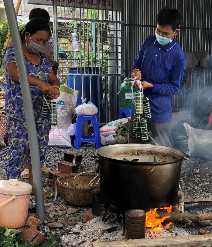 CHUYỆN ĐẸP BẦU BÍ THƯƠNG NHAU (*): Thấy đồng bào hoạn nạn, mình đau - Ảnh 2.