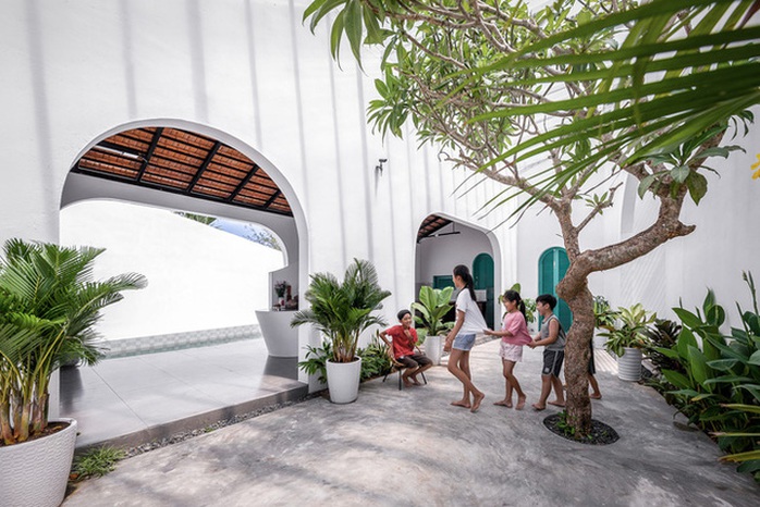 Ngôi nhà màu trắng đẹp không tì vết tại Phú Yên vừa lên báo Mỹ - Ảnh 9. Ngôi nhà màu trắng đẹp không tì vết tại Phú Yên vừa lên báo Mỹ - Ảnh 9.