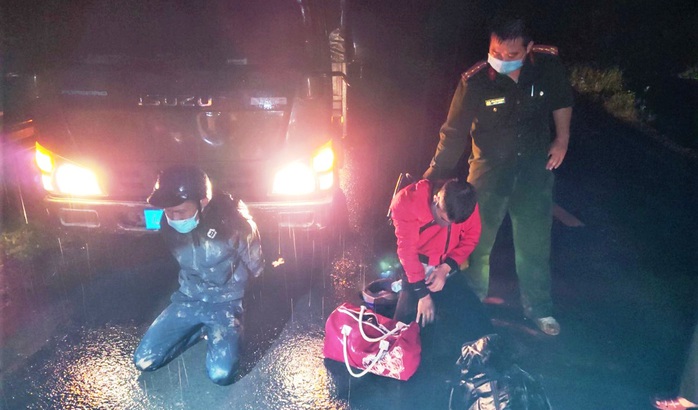 Lâm Đồng: Truy bắt 2 thanh niên vượt hàng loạt chốt kiểm dịch Covid-19 liên tỉnh - Ảnh 1.