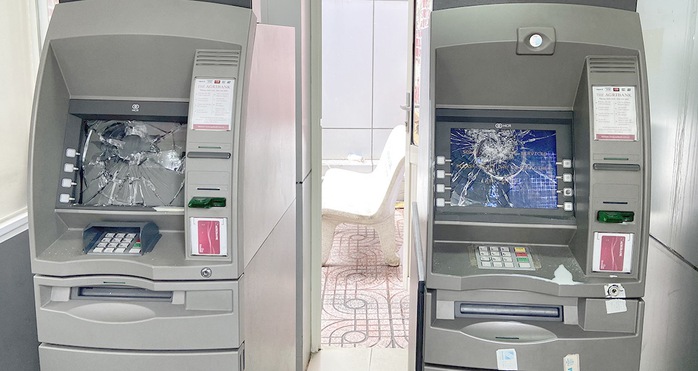 Không kiểm tra được tài khoản, gã trai lấy đá đập vỡ màn hình máy ATM - Ảnh 2.