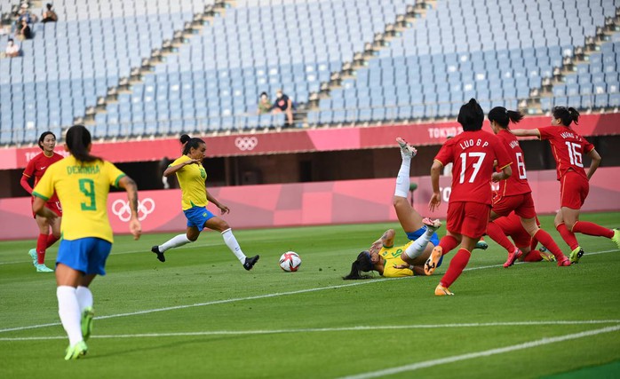 Lập kỷ lục ghi bàn tại Olympic, nữ siêu nhân Marta được Pele ca ngợi - Ảnh 1.