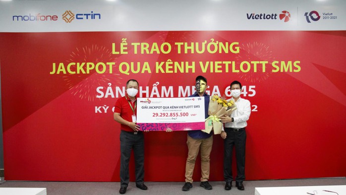 Vietlott trả thưởng gần 50 tỉ đồng cho người trúng giải qua tin nhắn SMS - Ảnh 2.