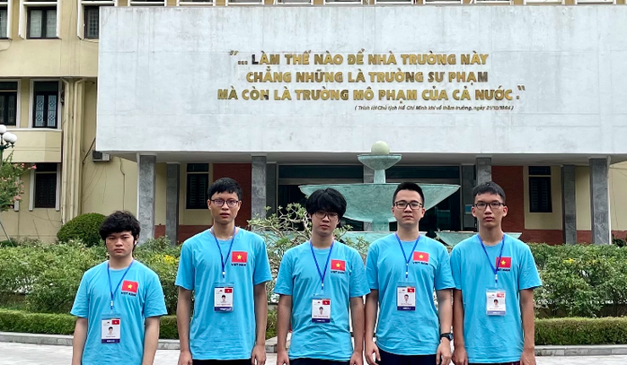 Học sinh Việt Nam xuất sắc đoạt 15 huy chương tại các Olympic quốc tế - Ảnh 1.
