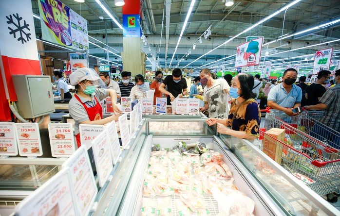 CLIP: “Đột nhập” siêu thị xem nguồn hàng trong ngày giãn cách xã hội - Ảnh 6.
