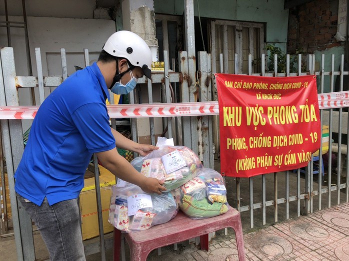 TP HCM: Tổng đài khẩn cấp của Chợ nghĩa tình hỗ trợ người dân trong khu phong tỏa - Ảnh 1.