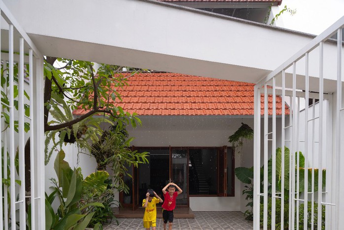 Nhà ngói với ba mái hiên trượt độc đáo ở Nghệ An - Ảnh 7. Nhà ngói với ba mái hiên trượt độc đáo ở Nghệ An - Ảnh 7.
