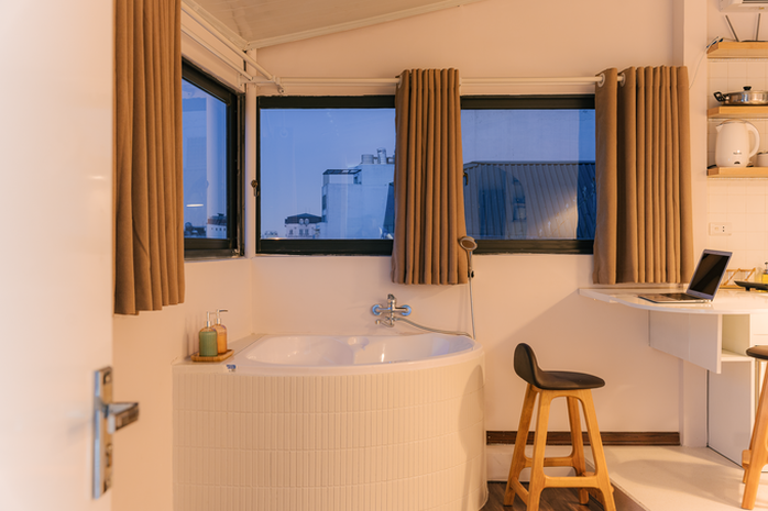 Cải tạo sân thượng nhà phố cổ thành mini penthouse - Ảnh 3. Cải tạo sân thượng nhà phố cổ thành mini penthouse - Ảnh 3.
