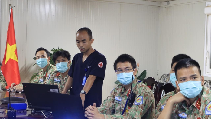 Bệnh viện dã chiến mũ nồi xanh Việt Nam - Ấn Độ tập huấn trực tuyến về Covid-19 - Ảnh 3.