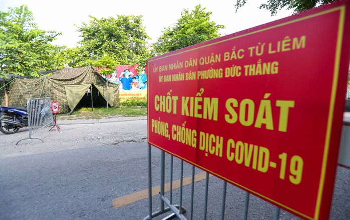 CLIP: Phường đầu tiên ở Hà Nội kiểm soát 2.500 “phiếu đi đường” của người dân - Ảnh 5.