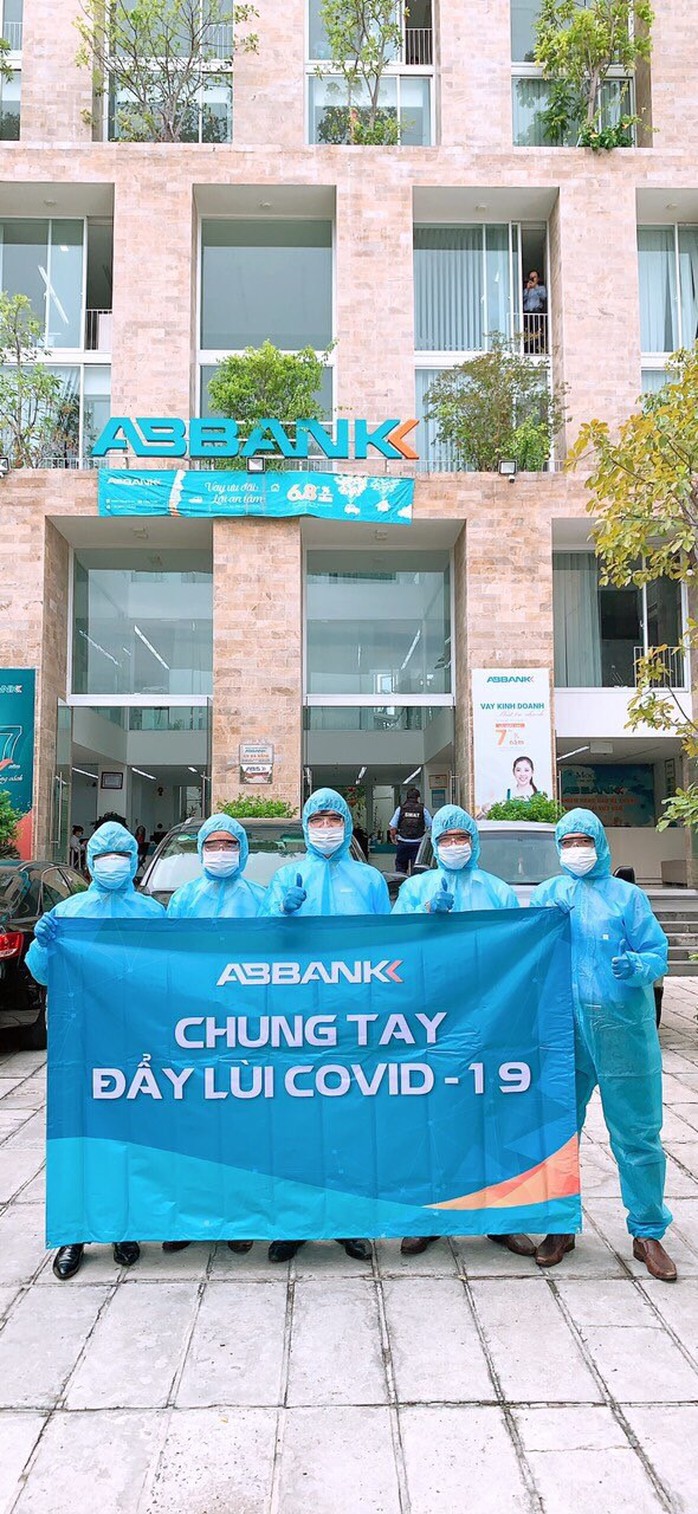 Geleximco và ABBANK tặng 500 máy thở hỗ trợ điều trị bệnh nhân Covid-19 cho TP HCM - Ảnh 2. Geleximco và ABBANK tặng 500 máy thở hỗ trợ điều trị bệnh nhân Covid-19 cho TP HCM - Ảnh 2.