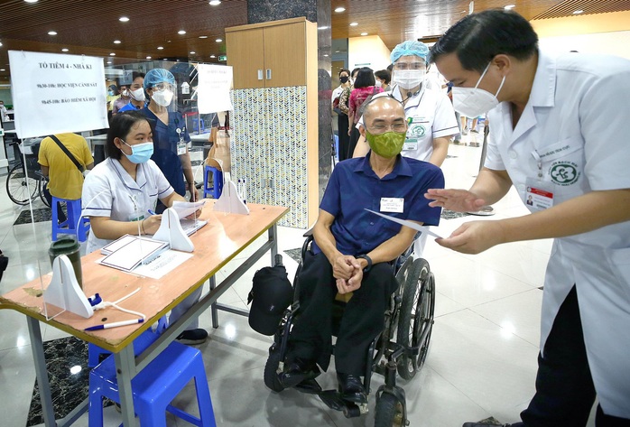 Tiêm vắc-xin Covid-19 cho hàng trăm người lao động khuyết tật - Ảnh 5.