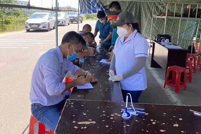 Tham gia chống dịch, thêm 3 nhân viên y tế ở Bình Định mắc Covid-19 - Ảnh 1.