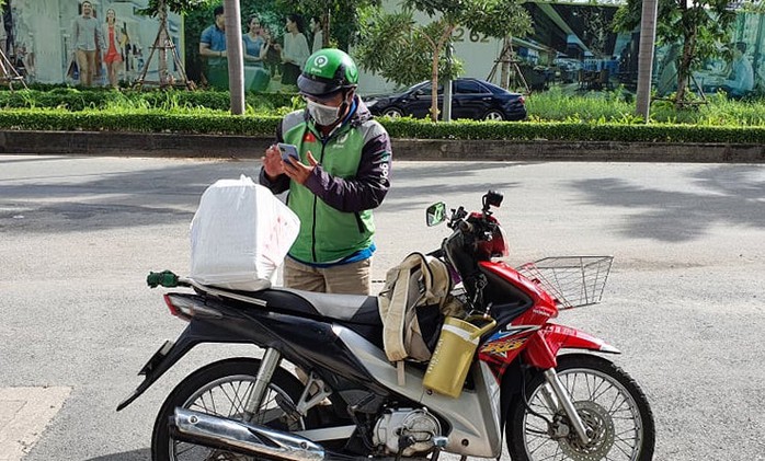 Nhiều ứng dụng giao hàng buộc lòng tăng phí do lưu thông khó khăn - Ảnh 1.