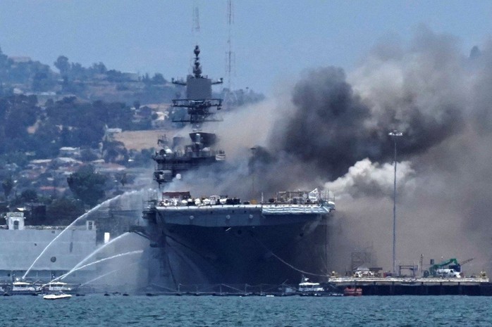 Hải quân Mỹ truy tố thủy thủ đốt tàu chiến tỉ USD - Ảnh 2.