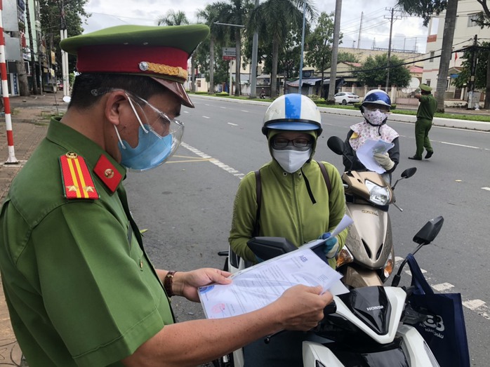 Bộ trưởng Nguyễn Thanh Long: Thực hiện Chỉ thị 16 càng nghiêm thì càng đỡ lây nhiễm - Ảnh 4.