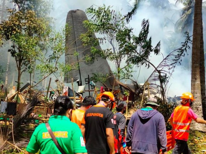 Rơi máy bay ở Philippines: Số người chết tăng lên 31 - Ảnh 1.
