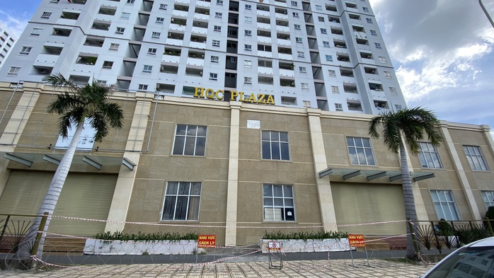 Phong tỏa 1 block chung cư HQC Plaza ở Bình Chánh do có ca mắc Covid-19 - Ảnh 3.